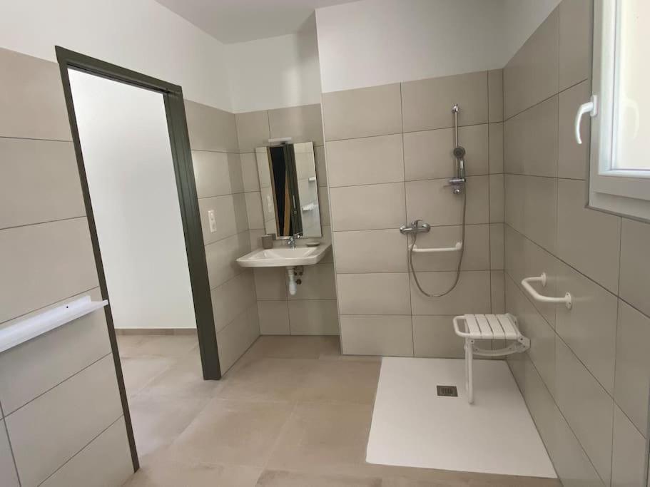 120m2 Acces Pmr Piscine Chauffee Et Jacuzzi Villa *