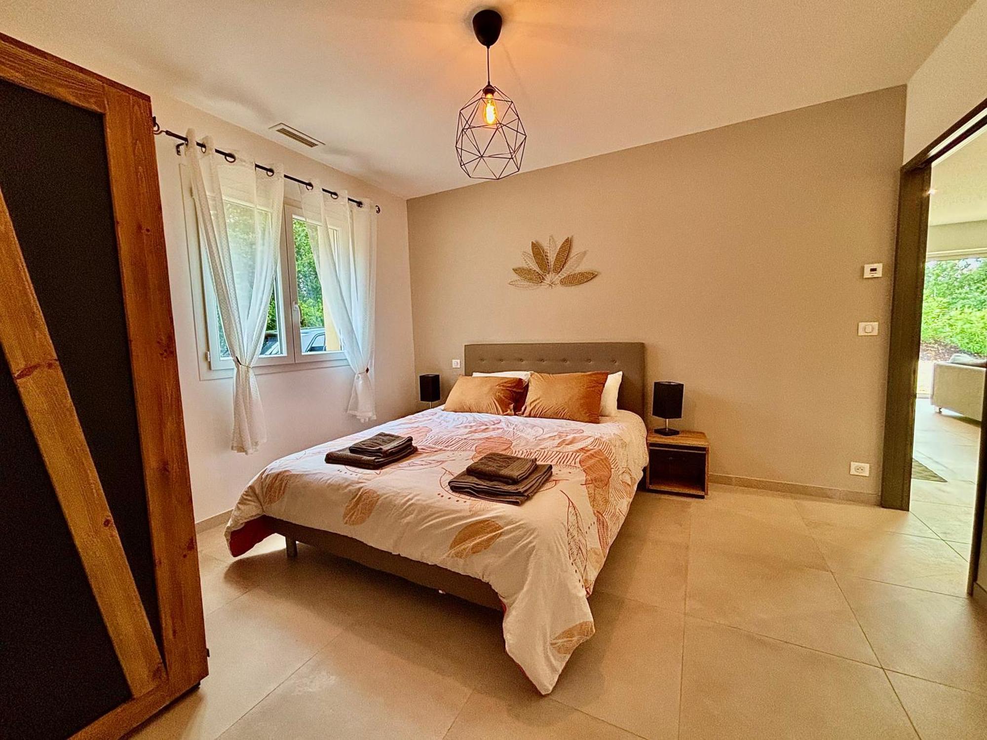 Villa 120m2 Acces Pmr Piscine Chauffee Et Jacuzzi *